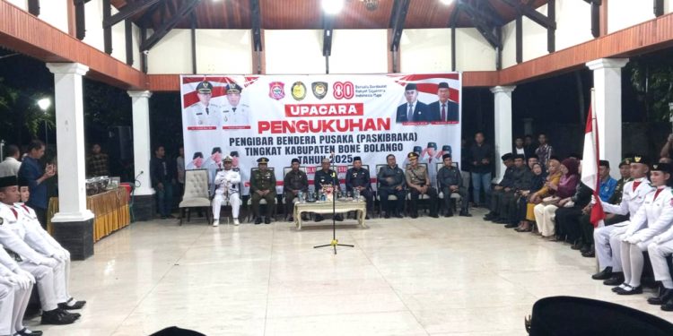 Bupati Ismet Mile Kukuhkan Paskibraka Bone Bolango Tahun 2025