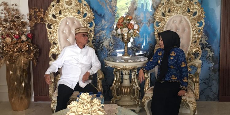 Bupati Bone Bolango, Ismet Mile, menerima kunjungan silaturahmi Wakil Gubernur Gorontalo, Idah Syahidah Rusli Habibie, di Bandayo Rumah Dinas Bupati, Rabu (27/6./2025). (F. Indra/Diskominfo)