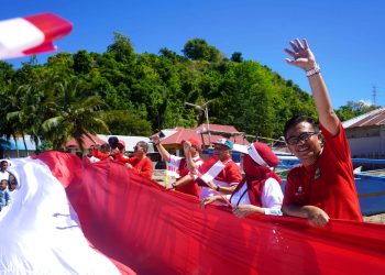 Seribu Meter Merah Putih, Modelomo Menggenggam Merdeka