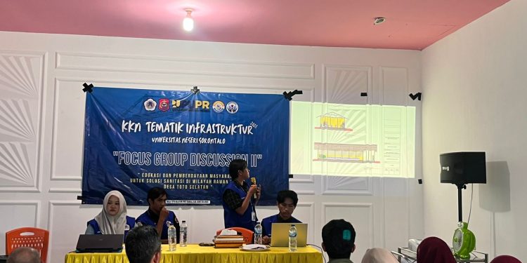 Mahasiswa Kuliah Kerja Nyata (KKN) Tematik Infrastruktur Universitas Negeri Gorontalo (UNG) kembali melaksanakan Focus Group Discussion (FGD) II di Kantor Desa Toto Selatan, Kecamatan Kabila, Kamis (11/9/2025).