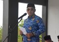 Sekda Iwan Mustapa saat memimpin Apel Korpri di Lingkungan Pemerintah Kabupaten Bone Bolango yang dilaksanakan di Lapangan Alun-Alun Bone Bolango beberapa waktu yang lalu. (F.AKP/Diskominfo)