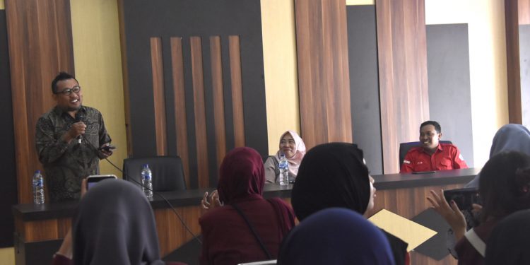 Mahasiswa Komunikasi UNG Eksplorasi Fungsi dan Tantangan Pengelolaan Informasi di Diskominfo Bone Bolango