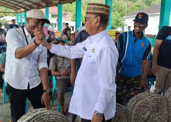 Bupati Ismet Mile Pacu Produktivitas Nelayan Lewat Bantuan Rumpon
