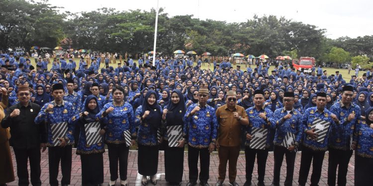 Bupati Ismet Mile Lantik 1.840 PPPK Paruh Waktu, Dorong Reformasi Birokrasi di Bone Bolango