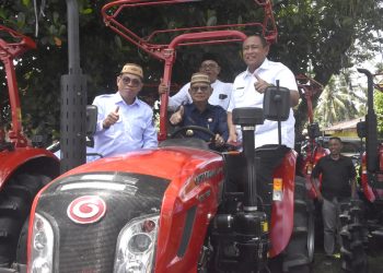 Bone Bolango Terima Bantuan Traktor dan Pompa Air Bernilai Miliaran Rupiah dari Kementerian Pertanian