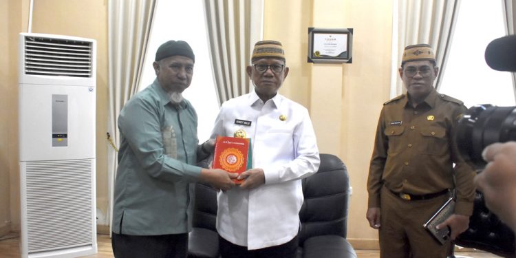 Pemkab Bone Bolango Terima 7.000 Wakaf Al-Qur’an dari Badan Wakaf Al-Qur’an