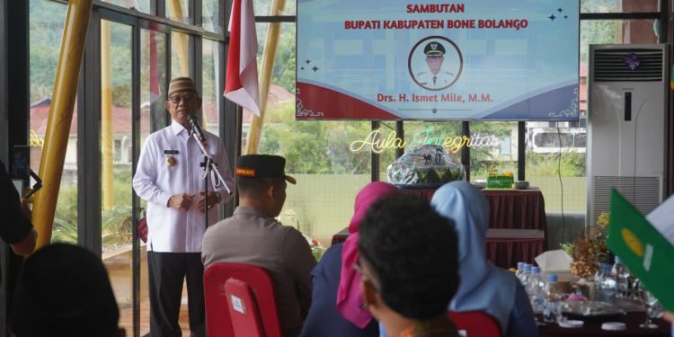 Bupati Bone Bolango, Ismet Mile, menghadiri perayaan Hari Ulang Tahun (HUT) ke-7 Pengadilan Agama Suwawa yang digelar di Aula Integritas Pengadilan Agama Suwawa, Jumat (24/10/2025).