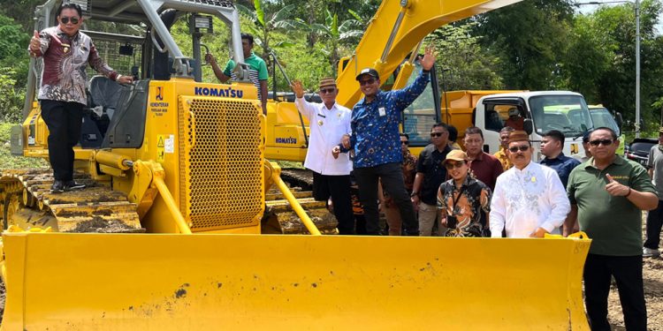 Bone Bolango Terima Bantuan Alat Berat Senilai Rp6,898 Miliar Untuk TPA Lonuo