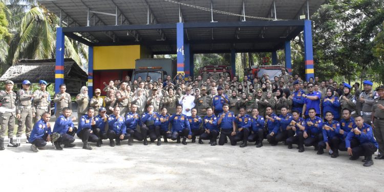 Bupati Ismet Komitmen Perjuangkan Kesejahteraan Satpol PP–Damkar