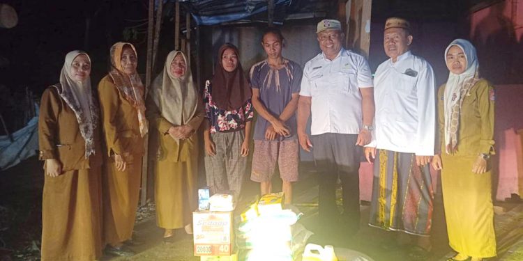 Pemkab Bone Bolango Gerak Cepat Bantu Warga Rumahnya Tertimpa Pohon