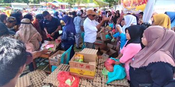 Ribuan Warga Bonepantai Serbu Pasar Murah, Harga Beras 5 Kg Hanya Rp25 Ribu