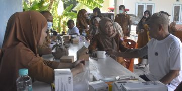 Warga Bone Pesisir Antusias Manfaatkan Pelayanan Cek Kesehatan Gratis