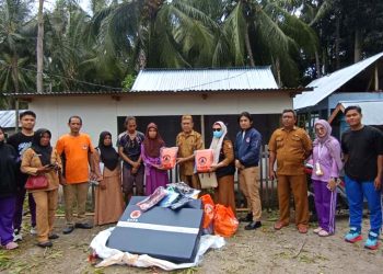 Respon Cepat, Baznas Bone Bolango Salurkan Bantuan Kemanusiaan Untuk Warga Rumahnya Tertimpa Pohon di Kabila Bone