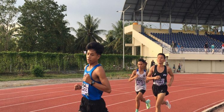 GOR Harapan dan Prestasi menjadi saksi semangat juang para atlet muda saat Kejuaraan Daerah (Kejurda) Atletik Gorontalo 2025 resmi dibuka, Kamis (27/11/2025). (F.Indra/Diskominfo)