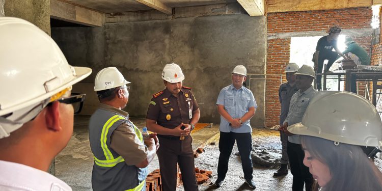 Kejaksaan Negeri Bone Bolango melaksanakan kegiatan monitoring terhadap pembangunan Laboratorium Kesehatan yang berlokasi di Desa Ulantha, Kecamatan Suwawa, Kabupaten Bone Bolango.