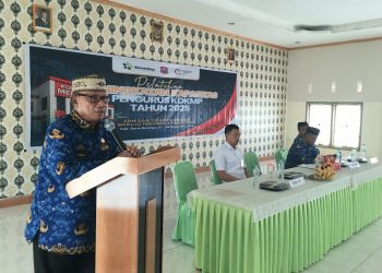 Bupati Ismet Mile saat membuka Pelatihan Peningkatan Kapasitas Pengurus Koperasi Desa Merah Putih (KDKMP) Tahun 2025 di Gedung Koperasi Kartini Kabila, Senin (1/12/2025). (F.Indra/Diskominfo)