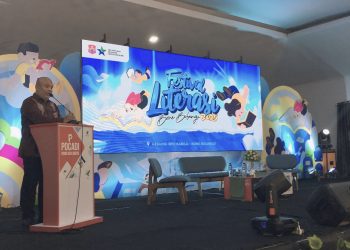 Kepala Pusat Analisis Perpustakaan dan Pengembangan Budaya Baca, Nurhadi Saputra, pada pembukaan Festival Literasi Bone Bolango tahun 2025 yang dilaksanakan di BPU Kabila, Selasa (2/12/2025). (F.Indra/Diskominfo)