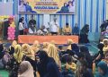 Bupati Bone Bolango, Ismet Mile, bersama Ketua Tim Pembina Posyandu Bone Bolango, Ruwaida Ismet Mile, menghadiri pelaksanaan Posyandu Integrasi Layanan Primer yang dirangkaikan dengan Wisuda Balita Posyandu Nusa Indah di Desa Bongopini, Kecamatan Tilongkabila, Rabu (3/12/2025). (F.Indra/Gopos)