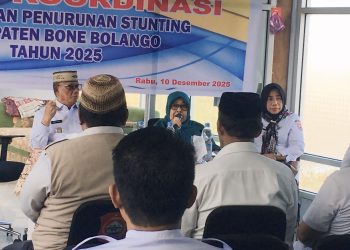 Ketua T.P PKK Bone Bolango Ruwaida Ismet Mile saat menghadiri Rapat Koordinasi Percepatan Penurunan Stunting Tahun 2025 yang digelar di Gallery dan Coffee Shop Bone Bolango, Rabu (10/12/2025). (F.Indra/Diskominfo)