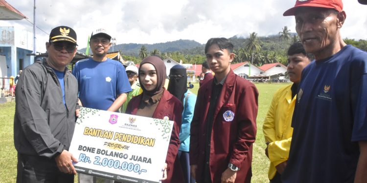 Peringati HAB ke-80 Kemenag, Baznas Bone Bolango Salurkan Paket Sembako Hingga Beasiswa Akhir Studi