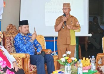 Kepala Desa Langge Salim Sunati memaparkan progres signifikan penurunan stunting,, Senin (1/12/2025). (F.Rio/Magang)