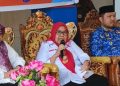 Ketua Tim Pembina Posyandu Bone Bolango, Ruwaida Ismet Mile saat melakukan kunjungan kerja bersama Tim Pembina Posyandu Provinsi Gorontalo di Desa Langge, Kecamatan Tapa, Senin (1/12/2025). (F.Rio/Magang)