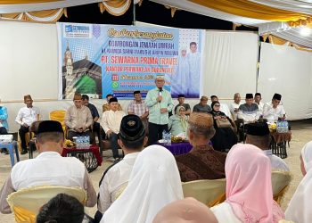 Bupati Bone Bolango, Ismet Mile, didampingi Sekretaris Daerah Iwan Mustapa serta Ketua TP PKK Ruwaida Ismet Mile, menghadiri Acara Tasyakuran Pelepasan Jamaah Umrah Keluarga Besar Arifin Maliwu di Lapangan Onato By Swiss 18, Selasa (2/12/2025). (F.Sandi/Diskominfo)