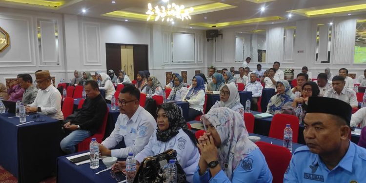 Workshop Penyusunan Kurikulum Bahasa Gorontalo Tingkat SD dan SMP Tahun 2025 di Hotel Eljie Kota Gorontalo, Rabu (10/12/2025). (F.Munifa/Diskominfo)