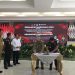 Kepala Kejaksaan Negeri Bone Bolango, Feddy Hantyo Nugroho, didampingi Bupati Ismet Mile saat menghadiri Penandatanganan Nota Kesepahaman (MoU) antara Kejaksaan Tinggi Gorontalo dan Pemerintah Provinsi Gorontalo, serta Perjanjian Kerja Sama (PKS) antara Kejaksaan Negeri dengan Pemerintah Kabupaten/Kota se-Provinsi Gorontalo tentang Penerapan Pidana Kerja Sosial bagi Pelaku Tindak Pidana, di Aula Rumah Jabatan Gubernur Gorontalo, Senin (22/12/2025). (F.Indra/Diskominfo)