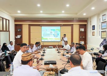 Sekda Iwan Mustapa pada Rapat Koordinasi dan Evaluasi (Rakorev) PAD dan Elektronifikasi Transaksi Pemerintah Daerah (ETPD) yang digelar di Ruang Rapat Sekda, Rabu (8/4/2026). (F.Istimewa)