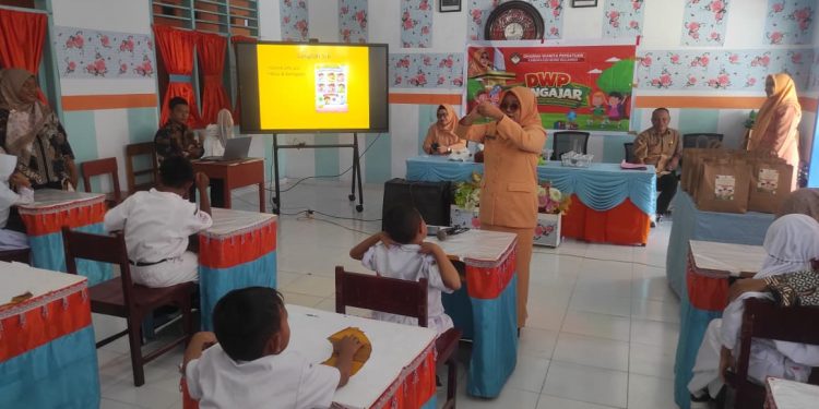 DWP Bone Bolango Gelar Program Mengajar dalam Rangka Peringatan Hari Kartini