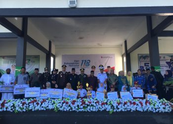 Peringatan Hari Kebangkitan Nasional (Harkitnas) ke-118 tingkat Kabupaten Bone Bolango tidak hanya menjadi ajang refleksi nasionalisme, tetapi juga diwarnai dengan penyerahan berbagai bantuan sosial, penghargaan prestasi, hingga apresiasi terhadap tata kelola pemerintahan yang inovatif dan tertib administrasi