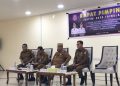 Bupati Bolango, Ismet Mile didampingi Sekda Iwan Mustapa pada Rapat Pimpinan SKPD Triwulan I dalam rangka Upaya Percepatan Penyerapan Anggaran dan Pengendalian Pembangunan Daerah Kabupaten Bone Bolango Tahun Anggaran 2026 yang dilaksanakan di Ruang Lupa Lelah Kantor Bupati, Senin (8/6/2026). (F.Indra/Diskominfo)