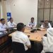 Sekda Iwan Mustapa saat menerima kunjungan silaturahmi dan melakukan rapat koordinasi bersama Direktur Pemberdayaan Masyarakat dan Pelaku Usaha Pangan Olahan (PMPUPO) BPOM, Agus Yudi Prayudana terkait Program Kabupaten/Kota Pangan Aman (KPPA) Tahun 2026 di Ruang Rapat Sekda Bone Bolango, Rabu (10/6/2026). (F. Indra/Diskominfo)