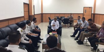 Bupati Bone Bolango, Ismet Mile, saat menerima audiensi Kepala Balai Pemasyarakatan (Bapas) Kelas II Gorontalo, I Putu Sukohartawan, bersama jajaran di Ruang Kerja Bupati, Kamis (11/6/2026). (F.Indra/Diskominfo)