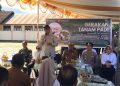 Staf Khusus Menteri Pertanian Bidang Kebijakan Pertanian, Sam Herodian, saat menghadiri Gerakan Tanam Padi Kelompok Tani Ohilawa Desa Boludawa Kecamatan Suwawa, Senin (22/6/2026). (F.Indra/Diskominfo)