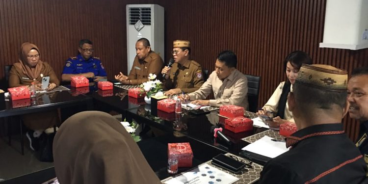 Sekretaris Daerah Bone Bolango, Iwan Mustapa saat menerima kunjungan kerja Tim Reses DPRD Provinsi Gorontalo Dapil II di Onato Cafe dan Resto,Senin (29/6/2026). (F.Indra/Diskominfo)