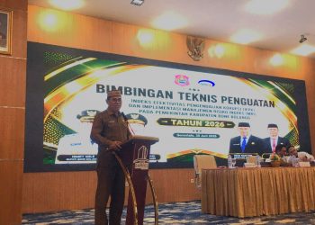 Sekretaris Daerah Bone Bolango, Iwan Mustapa saat membuka Bimtek Penguatan Indeks Efektivitas Pengendalian Korupsi (IEPK) dan Implementasi Manajemen Risiko Indeks (MRI) pada Pemerintah Kabupaten Bone Bolango tahun 2026 di Hotel Dumhil Kota Gorontalo, Selasa (30/6/2026). (F.Indra/Diskominfo)