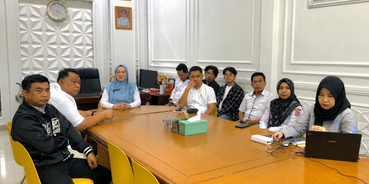Kepala Bappeda Bone Bolango, Sri Mulyani Lalijo pada Initial Meeting Fasilitasi Replikasi Sumedang Command Centre (CC) secara virtual melalui Zoom Meeting, Rabu (8/7/2026). (F. Istimewa)