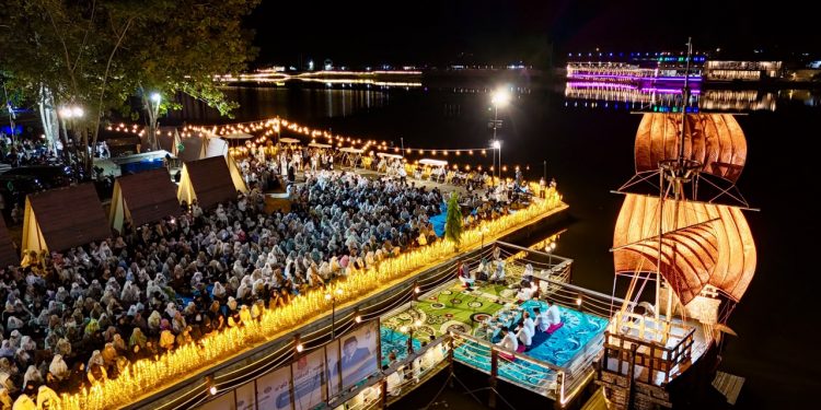 Ratusan warga datang dan berkumpul dalam Yasinan, Zikir dan Doa bersama untuk mengenang tujuh hari wafatnya Almarhum Rachmat Gobel di kawasan Danau Perintis, Suwawa, Kamis (16/7/2026) malam. (F.Adit/Prokopim)