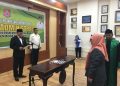 Sekretaris Daerah Bone Bolango, Iwan Mustapa, resmi melantik dan mengambil sumpah Kepala Bagian Tata Pemerintahan dan Kerja Sama Daerah Setda Bone Bolango, Erna Patuti di Ruang Rapat Sekda, Rabu (1/7/2026). (F.Indra/Diskominfo)