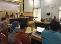 Sekretaris Daerah Bone Bolango, Iwan Mustapa saat membuka kegiatan Penyusunan Kebutuhan Jabatan Fungsional Analis Sumber Daya Manusia Aparatur Pemerintah Kabupaten Bone Bolango Tahun 2026 di Aula Tolopani Bappeda Litbang, Kamis (9/7/2026). (F. Indra/Diskominfo)