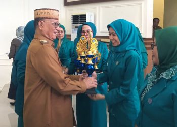 Bupati Bone Bolango, Ismet Mile pada Acara Puncak HKG PKK ke-54 tingkat Kabupaten Bone Bolango tahun 2026 di Aula BPMP Provinsi Gorontalo, Senin (6/7/2026). (F.Indra/Diskominfo)
