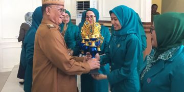 Bupati Bone Bolango, Ismet Mile pada Acara Puncak HKG PKK ke-54 tingkat Kabupaten Bone Bolango tahun 2026 di Aula BPMP Provinsi Gorontalo, Senin (6/7/2026). (F.Indra/Diskominfo)