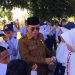 Sekretaris Daerah Bone Bolango, Iwan Mustapa saat menjadi Pembina Apel Perdana Satuan Pendidikan Jenjang SMP di SMP Negeri 2 Kabila, Senin (13/7/2026). (F.Indra/Diskominfo)