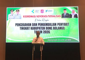Bupati Bone Bolango, Ismet Mile didampingi Wabup Risman Tolingguhu dan Ketua T.P PKK Ruwaida Ismet Mile saat membuka kegiatan Koordinasi, Advokasi dan Sosialisasi Pencegahan dan Pengendalian Penyakit tingkat Kabupaten Bone Bolango tahun 2026 di Hotel Amaris Kota Gorontalo, Rabu (15/7/2026). (F.Indra/Diskominfo)