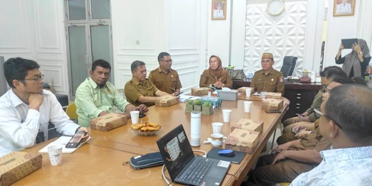 Survei Ekologis Koridor Satwa, Habitat, Lintas Satwa dan Flora Endemik pada ruas jalan Tulabolo–Pinogu yang berlangsung di Bappeda Litbang Kabupaten Bone Bolango, Selasa (21/7/2026). (F.Munifa/Diskominfo)