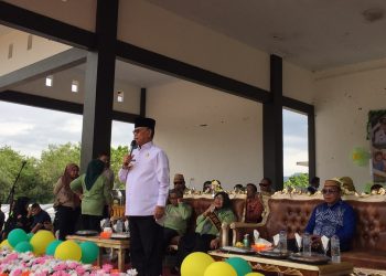 Bupati Bone Bolango, Ismet Mile didampingi Wabup Risman Tolingguhu dan Bunda Paud Ruwaida Ismet Mile pada Pekan Kebudayaan Bone Bolango dan Hari Anak Nasional tingkat Kabupaten Bone Bolango yang digelar di Lapangan Alun-Alun Bone Bolango, Kamis (23/7/2026). (F.Indra/Diskominfo)