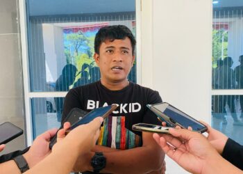 Afizul Hidayat Darmo saat diwawancarai, Senin (27/7/2026)