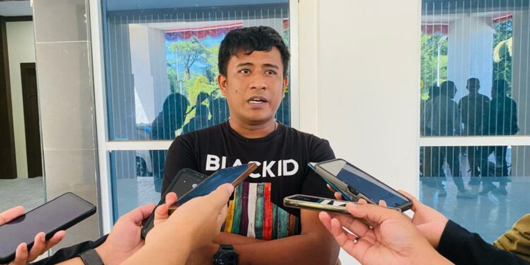 Afizul Hidayat Darmo saat diwawancarai, Senin (27/7/2026)